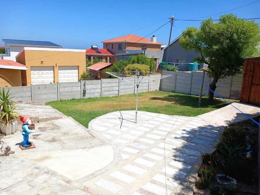 4 Bedroom Property for Sale in De Kelders Western Cape